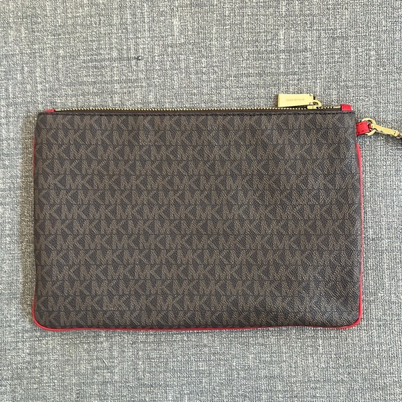 MICHAEL MICHAEL KORS
Large Logo Stripe Zip Pouch - Picture 5 of 8